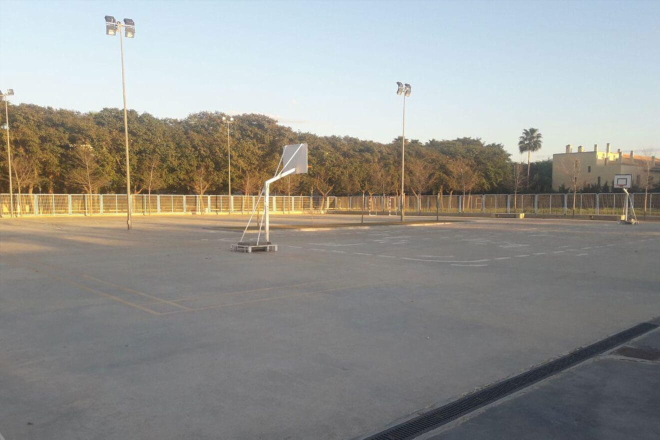 Pistas deportivas del Colegio L'Arenal de Xàbia