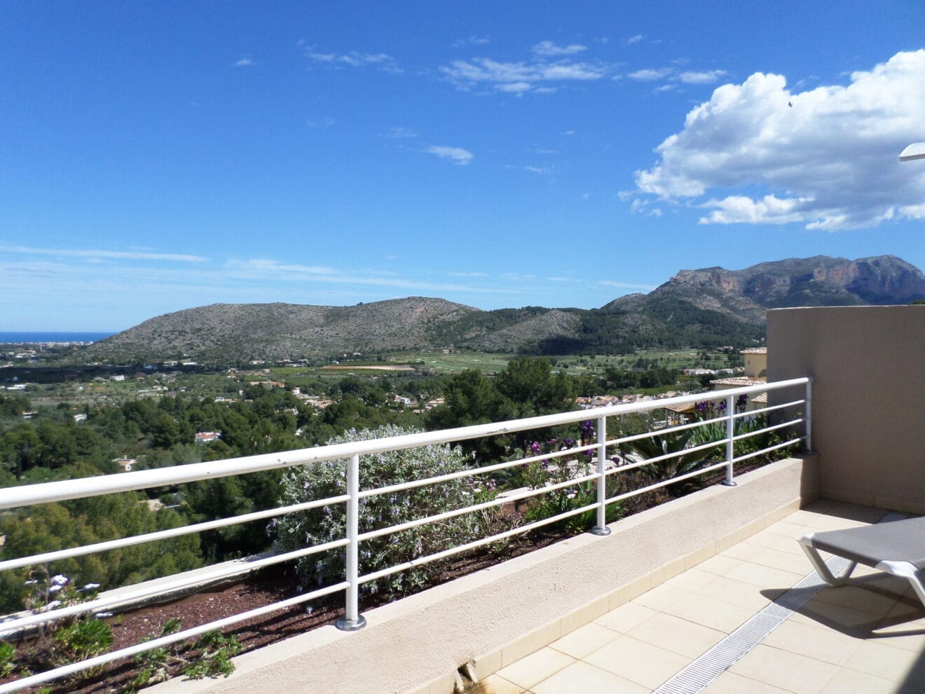 Terraza de un ático en venta en La Sella - Promociones Denia, S.L.