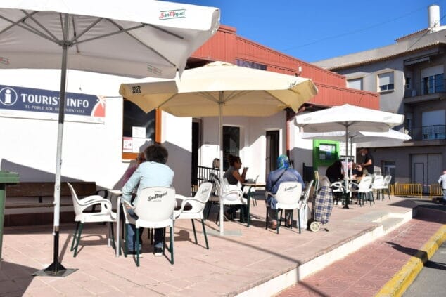 Imagen: Terraza del Mercado municipal de Benitatxell