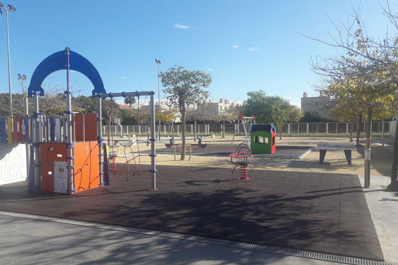 Zona de juegos del Colegio L'Arenal de Xàbia