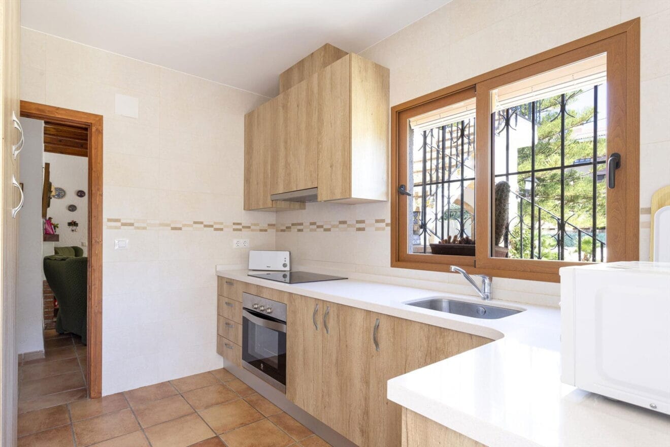 Cocina de una casa de vacaciones en el Arenal en Jávea - MMC Property Services