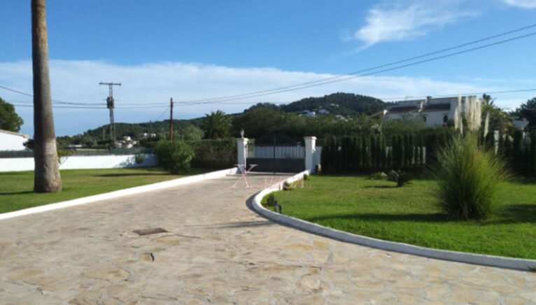 Вход на виллу с частным бассейном на продажу в Хавеа - Xabiga Inmobiliaria