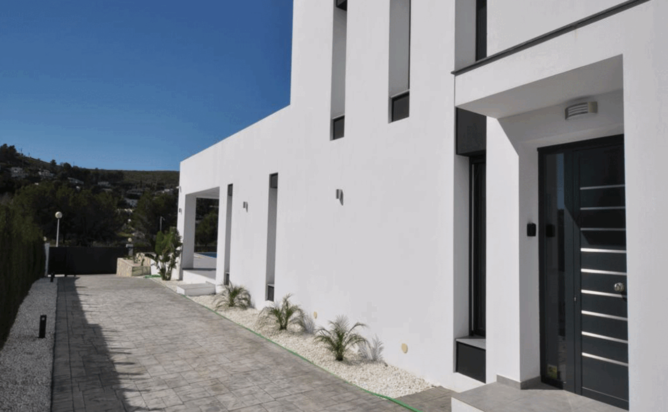 Exterior de un chalet en venta en la zona Tosalet de Jávea - Atina Inmobiliaria