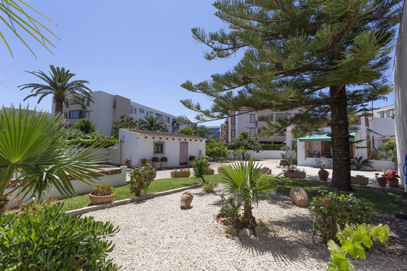 Jardín de una casa de vacaciones en el Arenal en Jávea - MMC Property Services