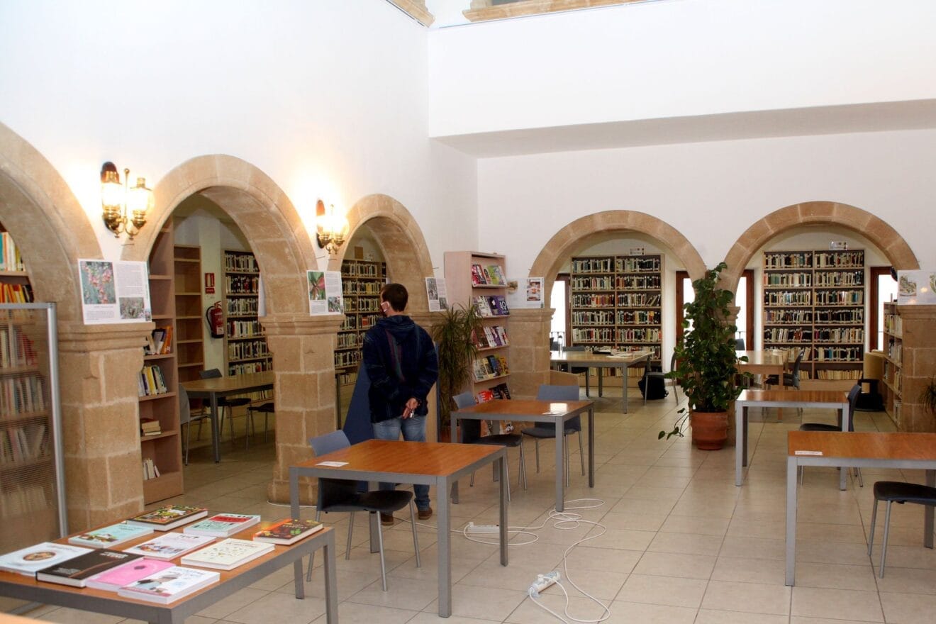 La Biblioteca cuenta con distintas secciones