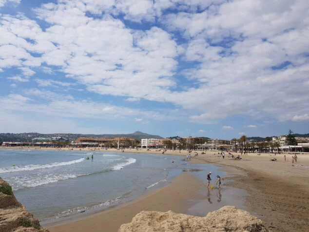 Imagen: La playa del Arenal durante el mes de mayo