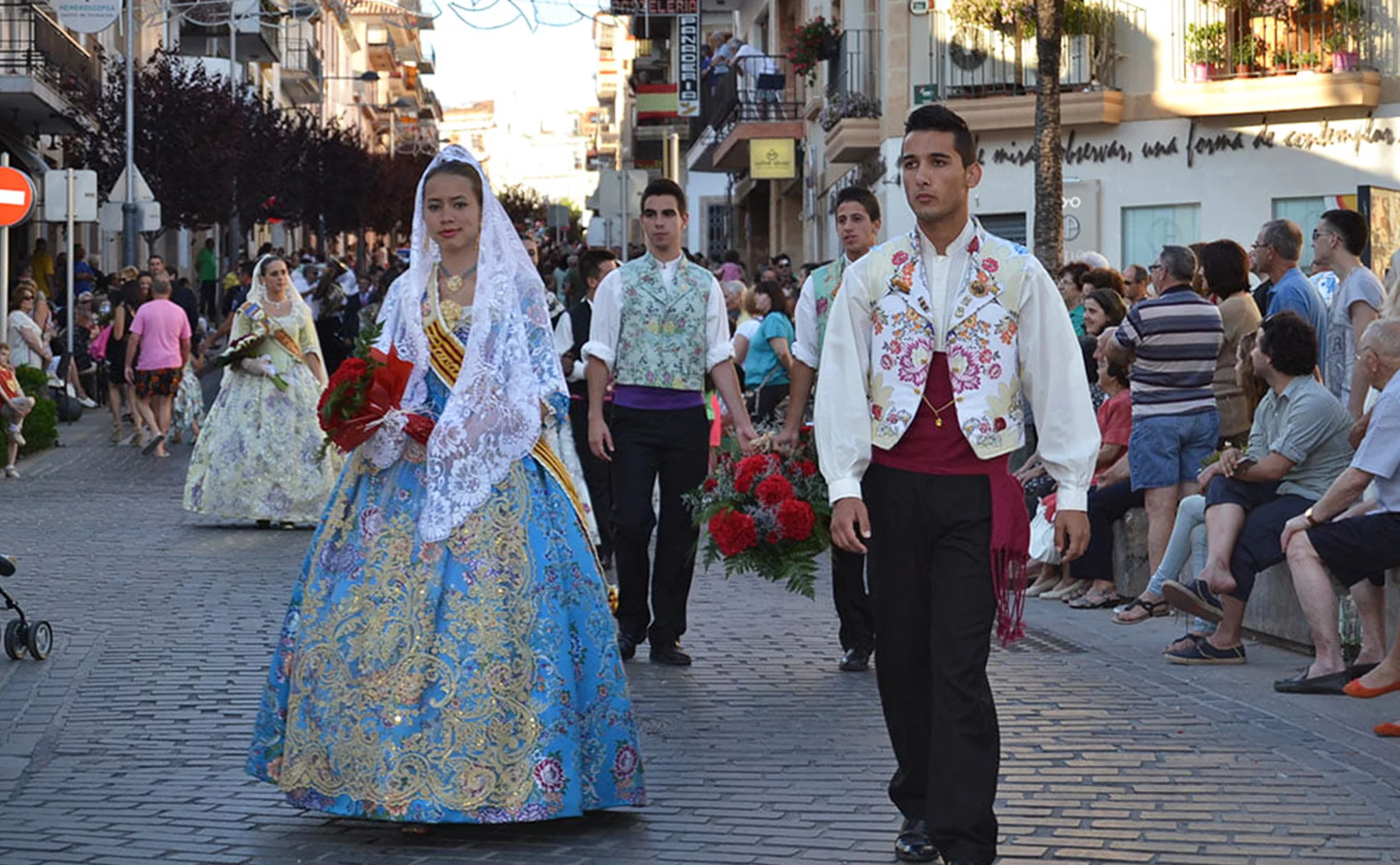 Ofrenda de flores en las fiestas de San Juan de Jávea en 2013