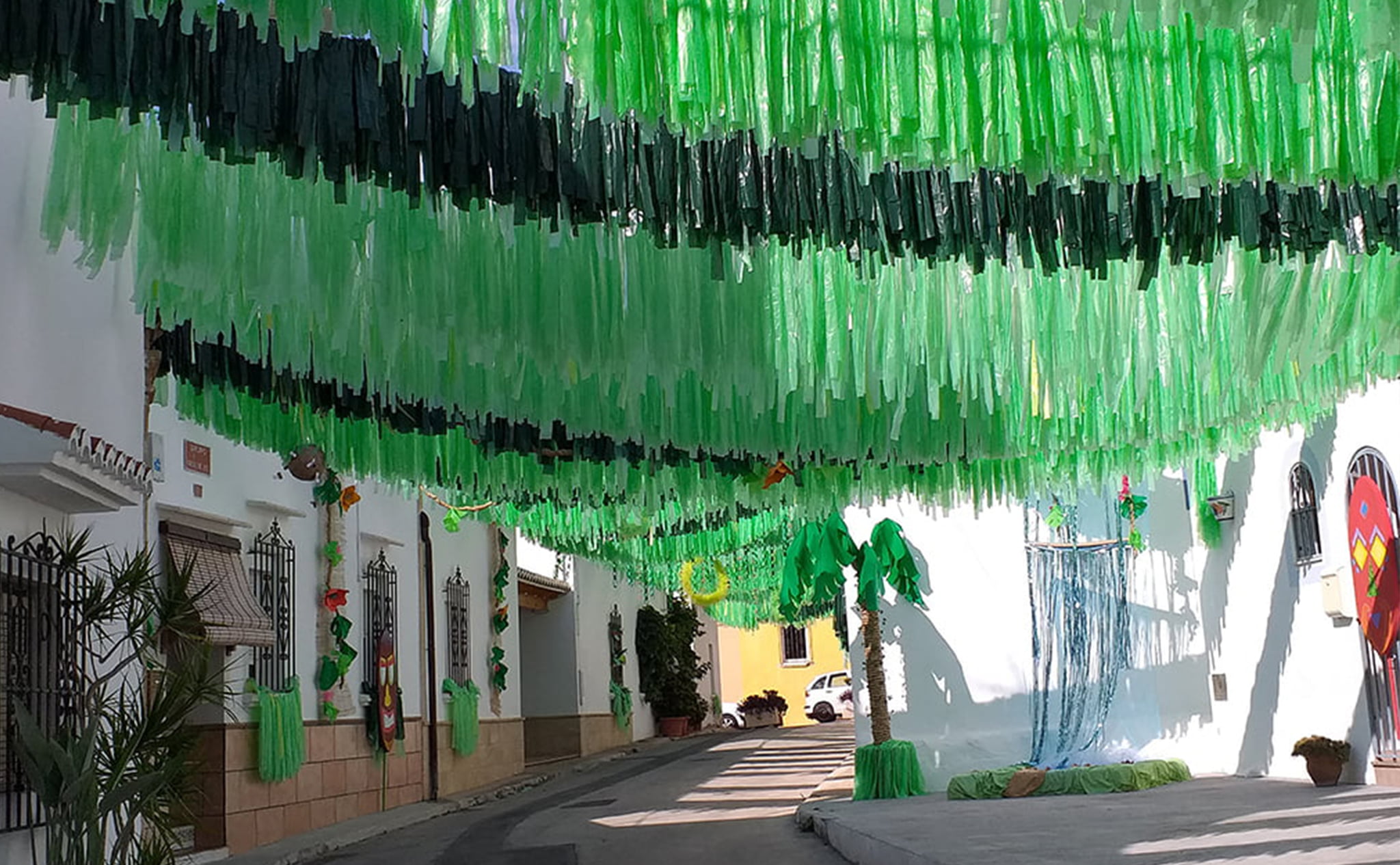 La calle Bartolomé Ros de Jávea engalanada en las fiestas de Loreto de 2019