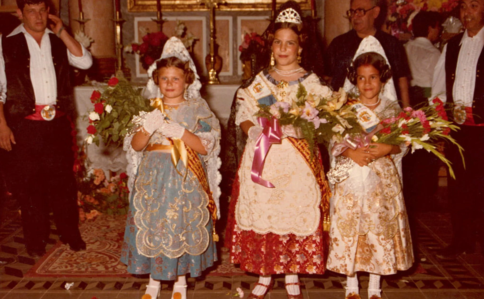 Reina y damas infantiles de las fiestas de San Juan (Año 1982)