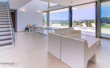Saló de una casa moderna en venta en Jávea – MORAGUESPONS Mediterranean Houses