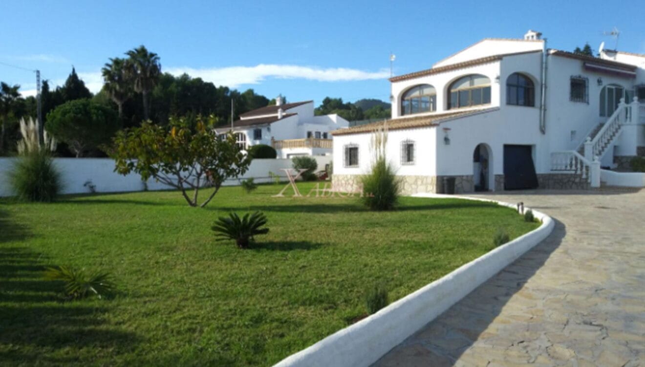 Vista general de un chalet en venta en Jávea - Xabiga Inmobiliaria