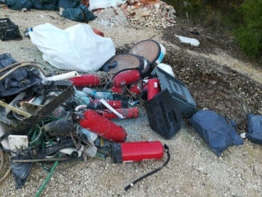 Basura depostida en una parcela de la partida Julians