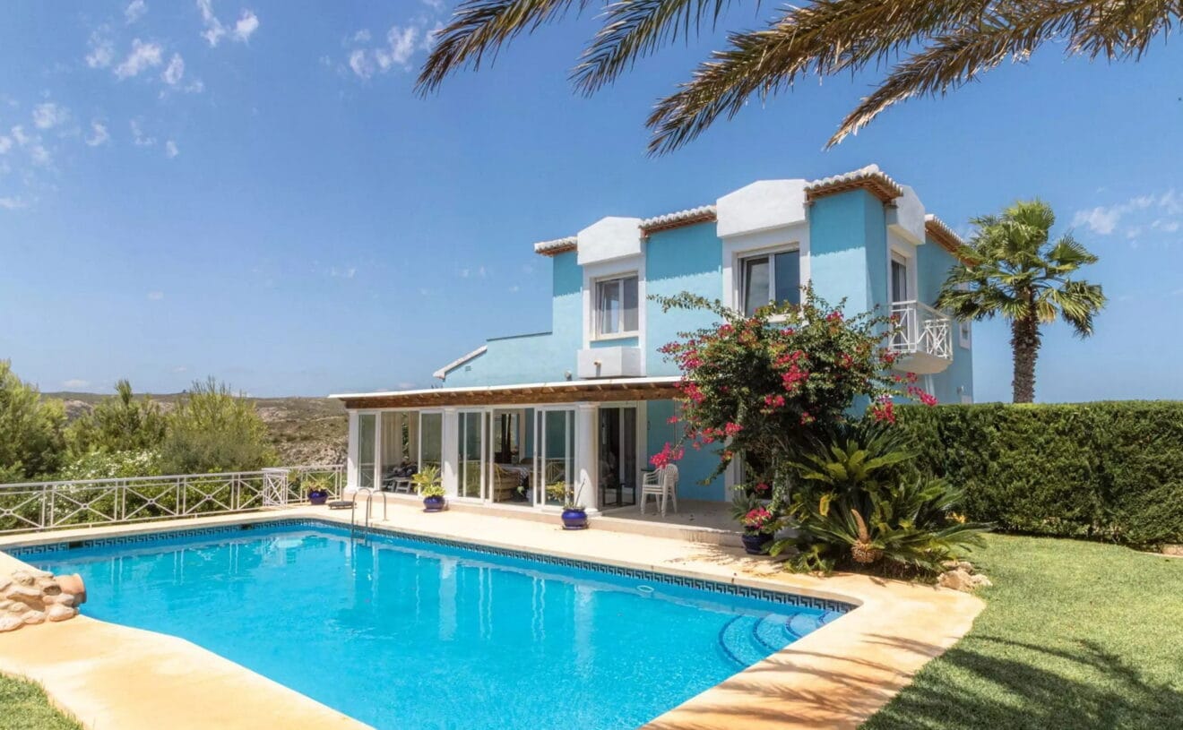chalet-venta-granadella-con-muebles-vicens-ash-properties
