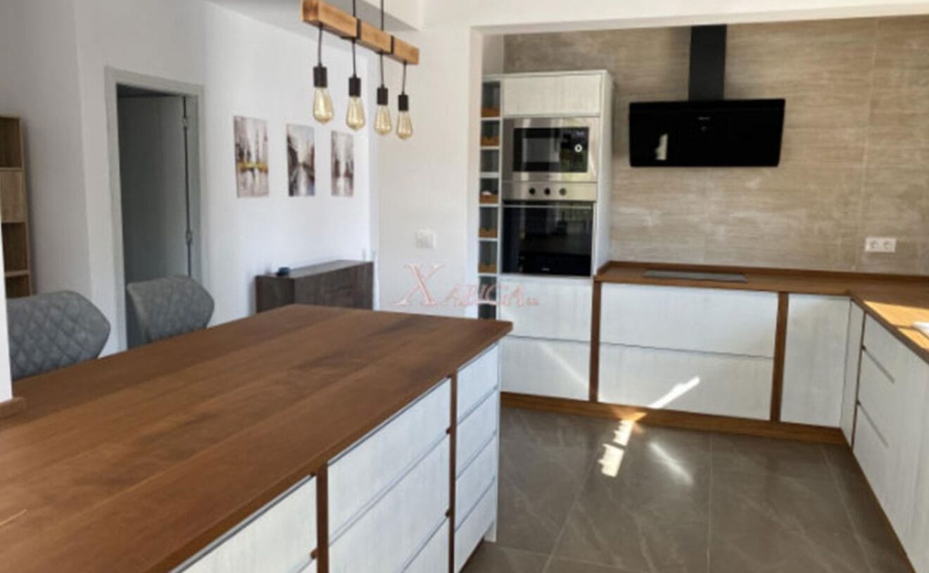 Cocina de un chalet en venta en Jávea - Xabiga Inmobiliaria