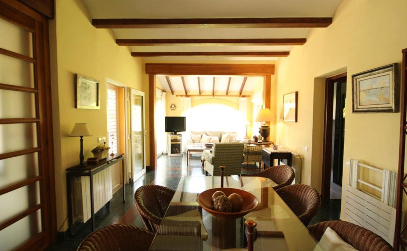 Comedor de un chalet en venta en la zona Tosalet de Jávea - Atina Inmobiliaria