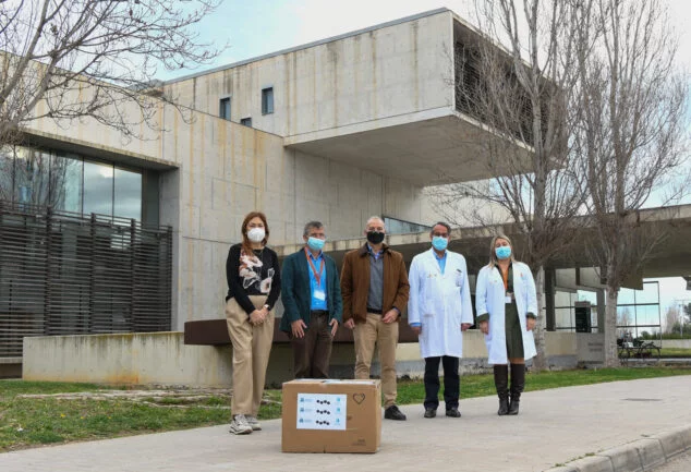 Imagen: Donación de mascarillas al Hospital de Dénia
