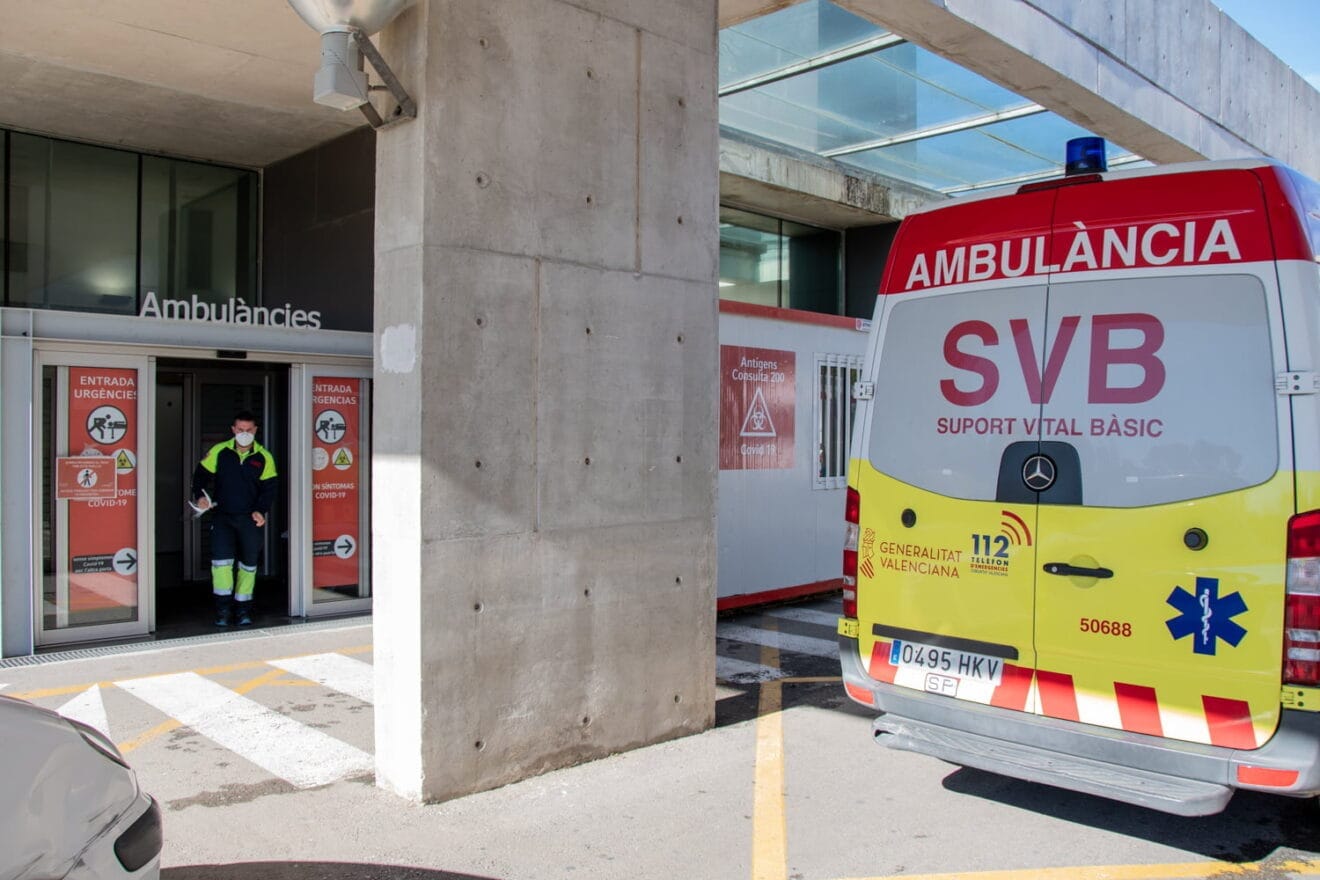 Entrada a Urgencias del Hospital de Dénia