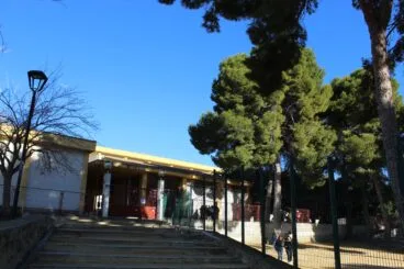 Entrada lateral del IES Antoni Llidó
