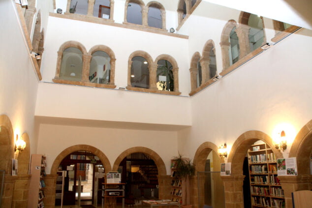 Imagen: Interior de la Biblioteca Municipal