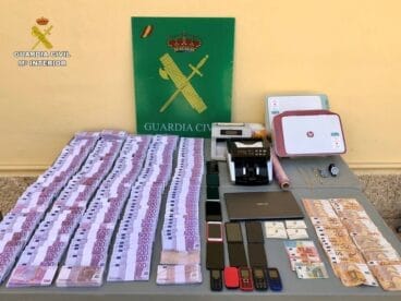 Material recaudado por la Guardia Civil ante el timo ‘rip deal’