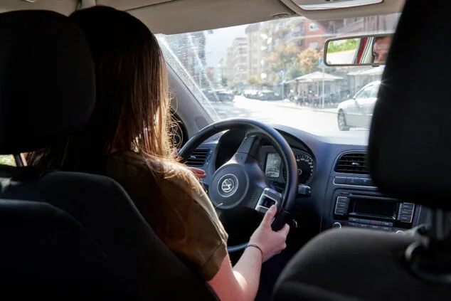 Imagen: Prácticas con un coche automático - Autoescuela Guillem