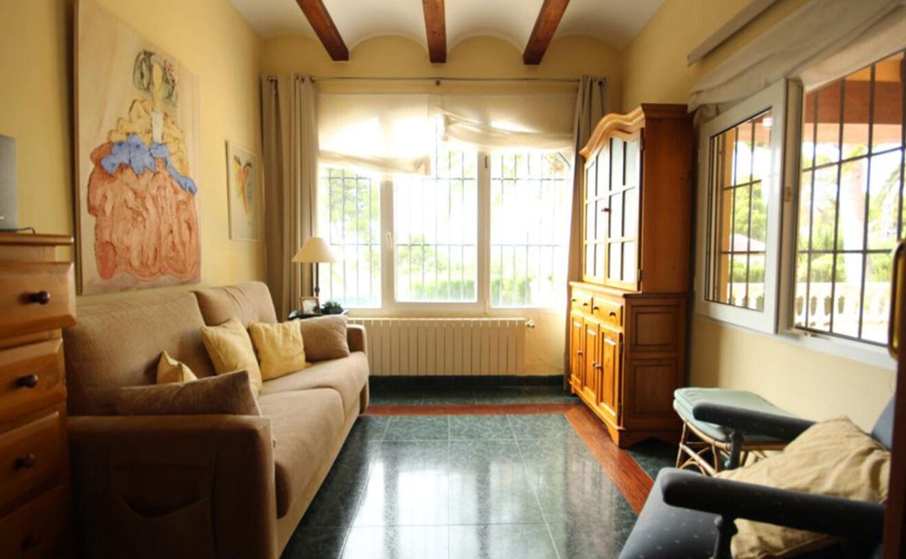 Salón de un chalet en venta en la zona Tosalet de Jávea - Atina Inmobiliaria