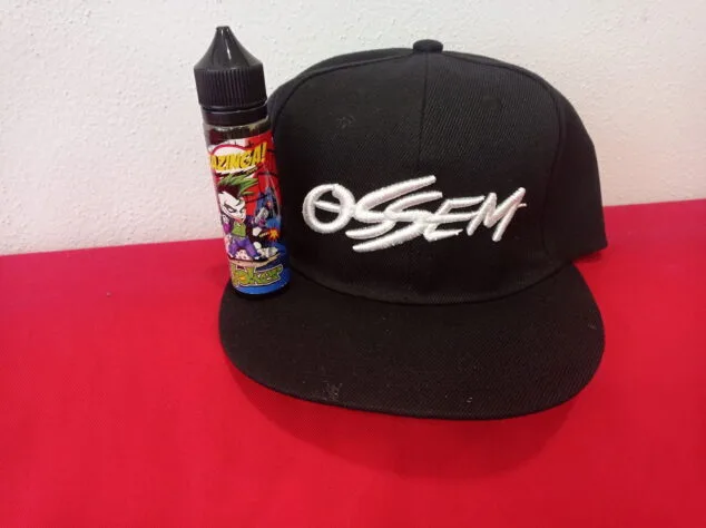 Imagen: Gorra y líquido para vapear - Xàbia Vaps