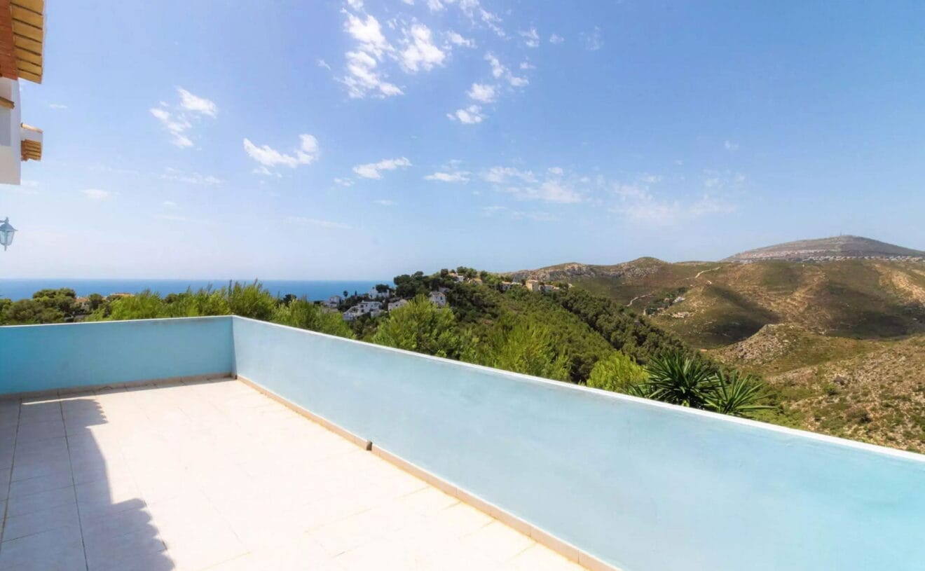 Terraza de un chalet en venta en la zona de la Granadella - Vicens Ash Properties
