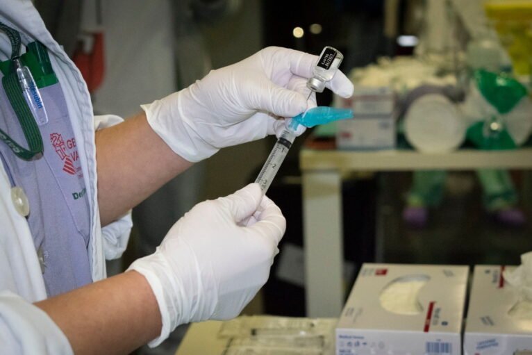 Vacuna contra el COVID-19 de Pfizer en el hospital de Dénia