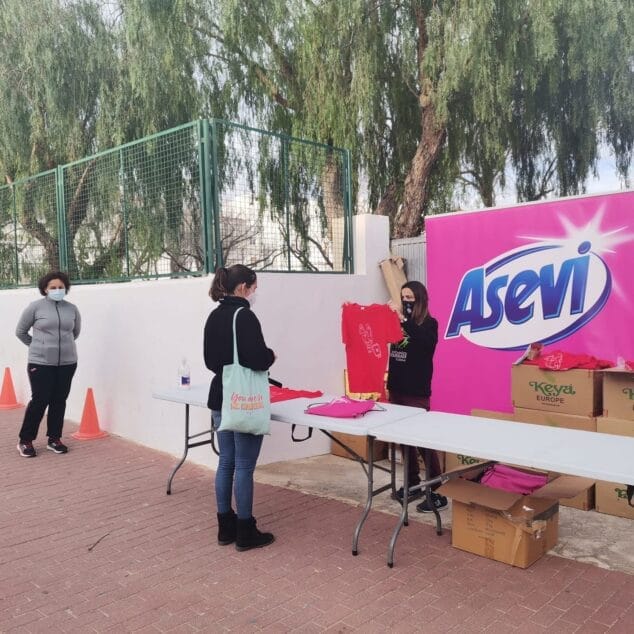 Imagen: Venta de camisetas de la Cursa de la Dona