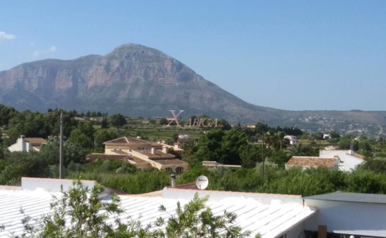 Vista desde una casa con vivienda de invitados en venta con Xabiga Inmobiliaria