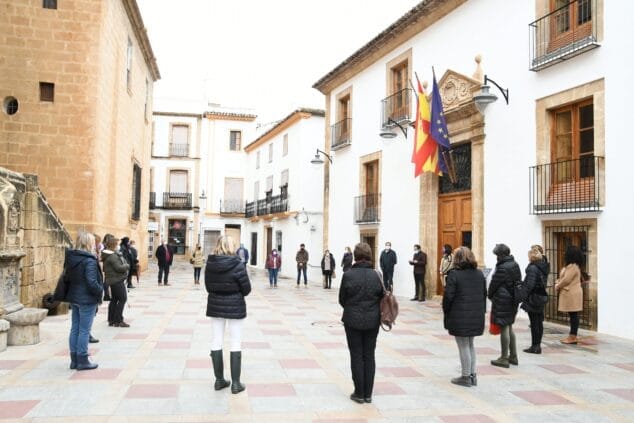 Imagen: Concentración y lectura del manifiesto por el Día de la Mujer
