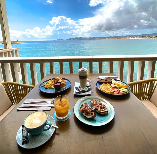 Imagen: Desayuno con vistas al mar de Cala Bandida