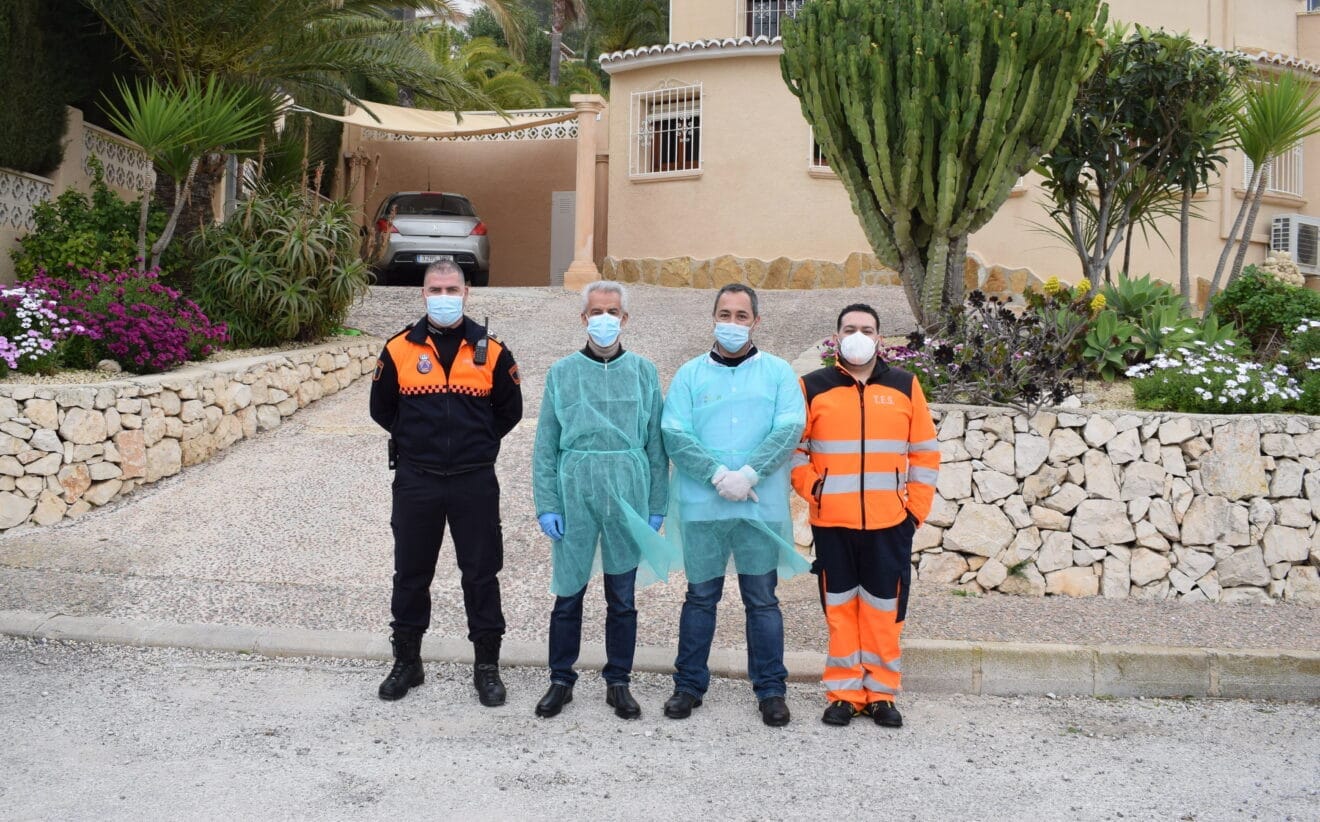 Equipo médico para la vacunación a mayores