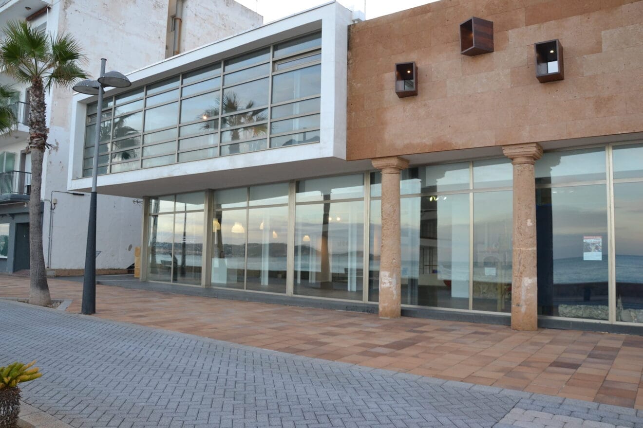 Fachada de la Casa del Cable