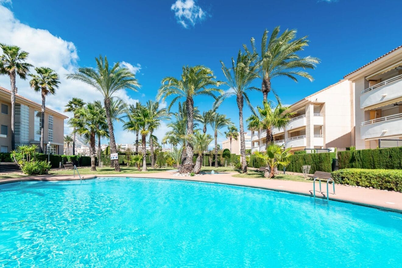 Piscina de un apartamento de vacaciones en Jávea con capacidad para cuatro personas - Quality Rent a Villa