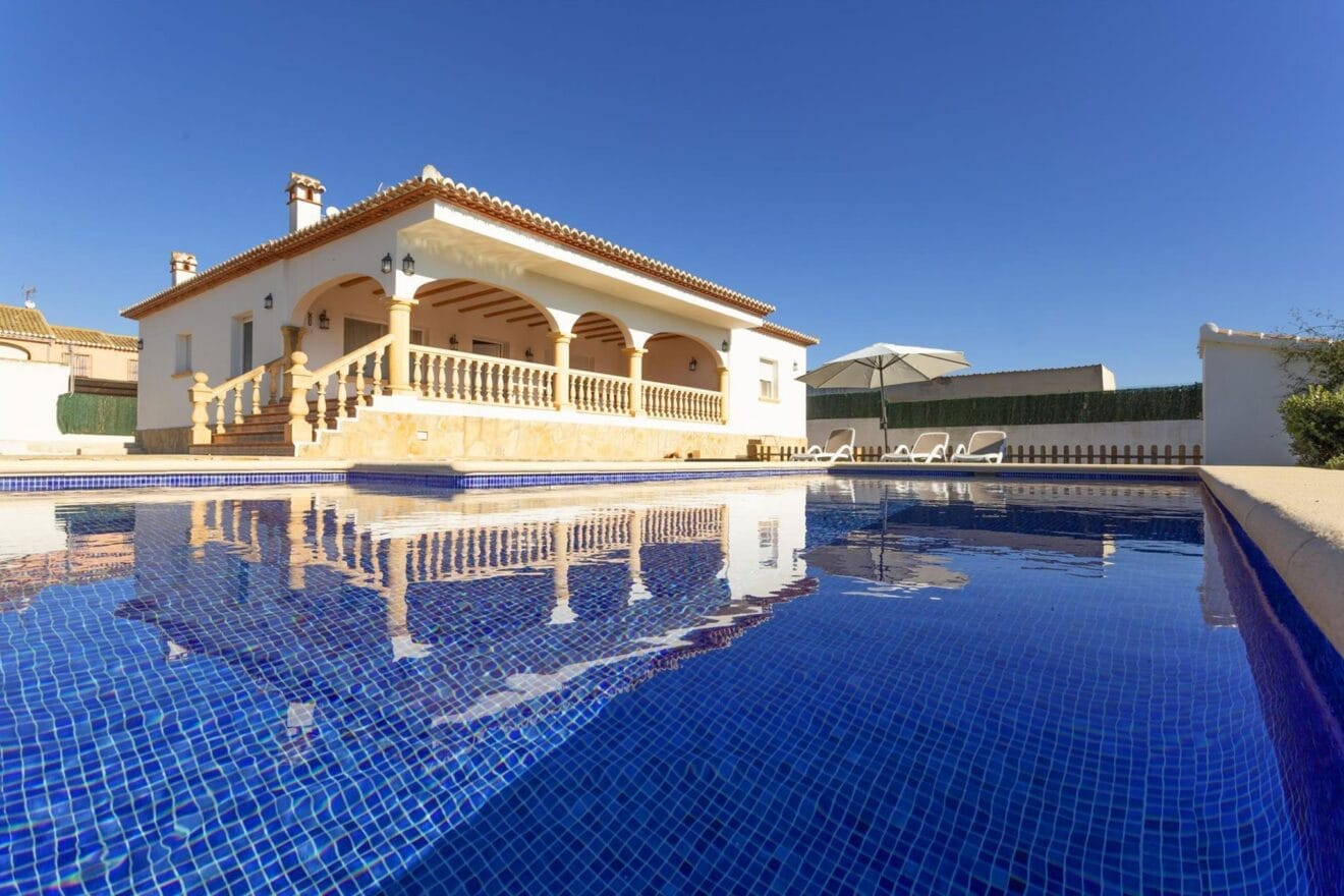 Vista de una casa de vacaciones en Jávea - MMC Property Services