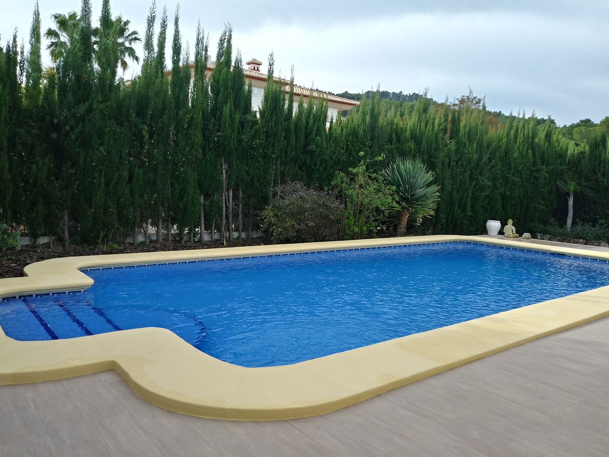 Pool of a house for sale near the historic center of Jávea Xabiga