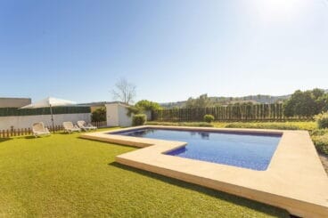 Piscina de una casa de vacaciones en Jávea – MMC Property Services