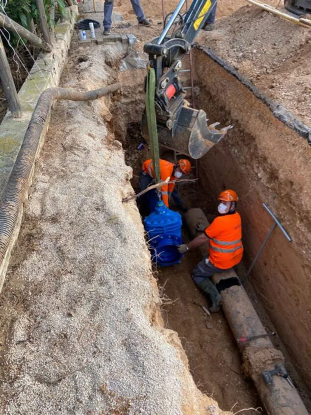 Imagen: Trabajadores en pleno desarrollo de sus funciones - Amjasa