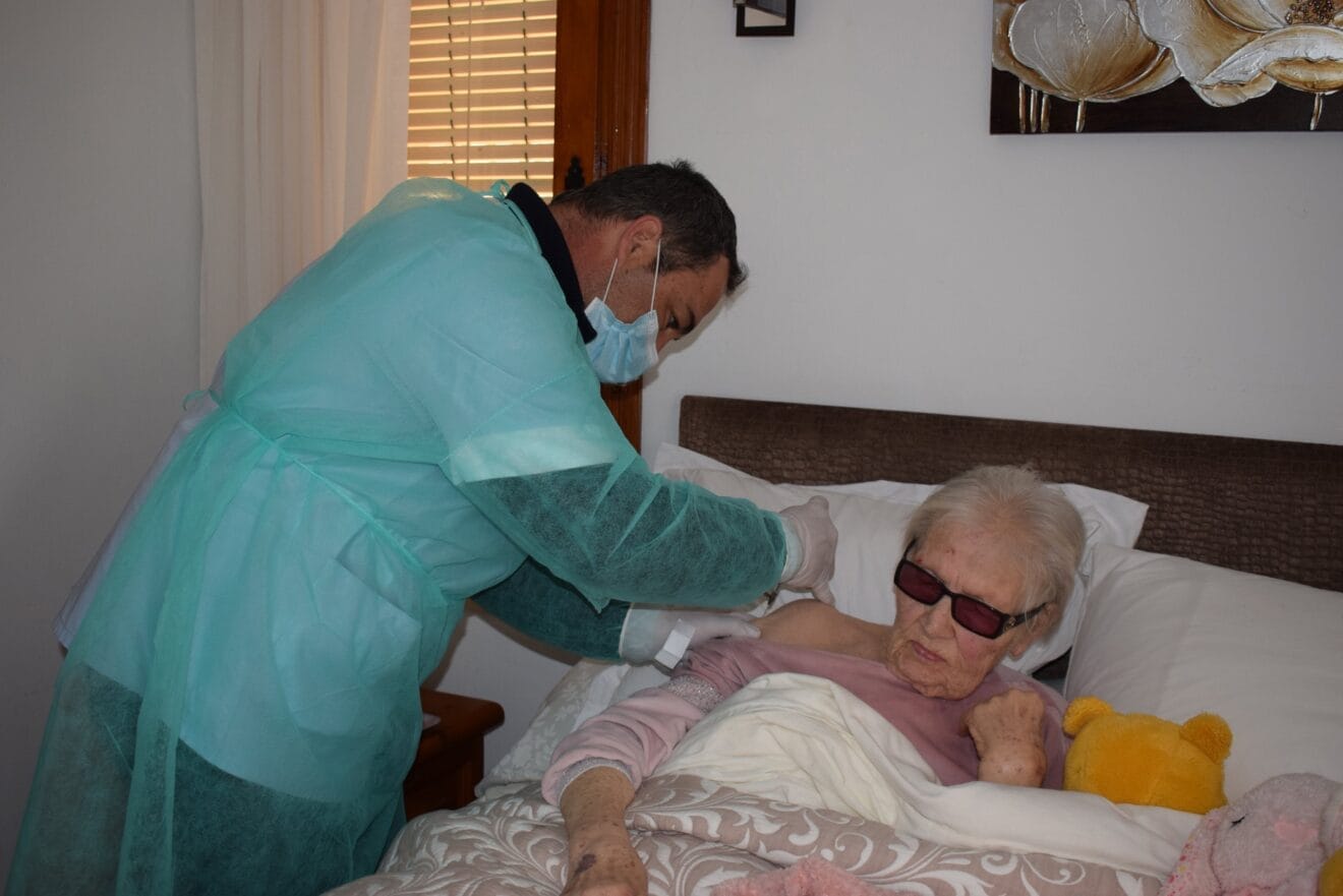 Vacunación a domicilio en El Poble Nou de Benitatxell