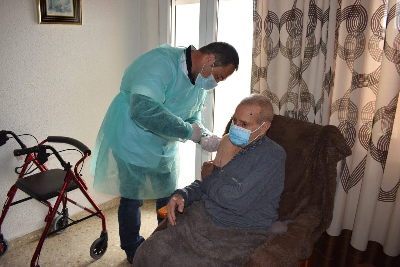 Vacunación a mayores de Benitatxell