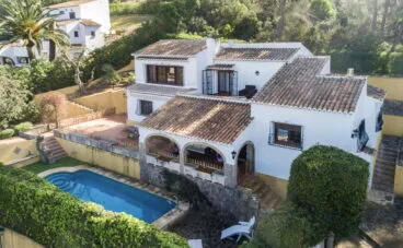 Vista general de un chalet en venta en Jávea – Vicens Ash Properties