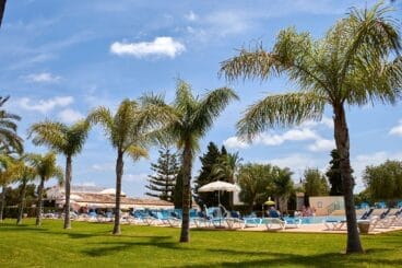 Zona alrededor de la piscina – Camping Jávea