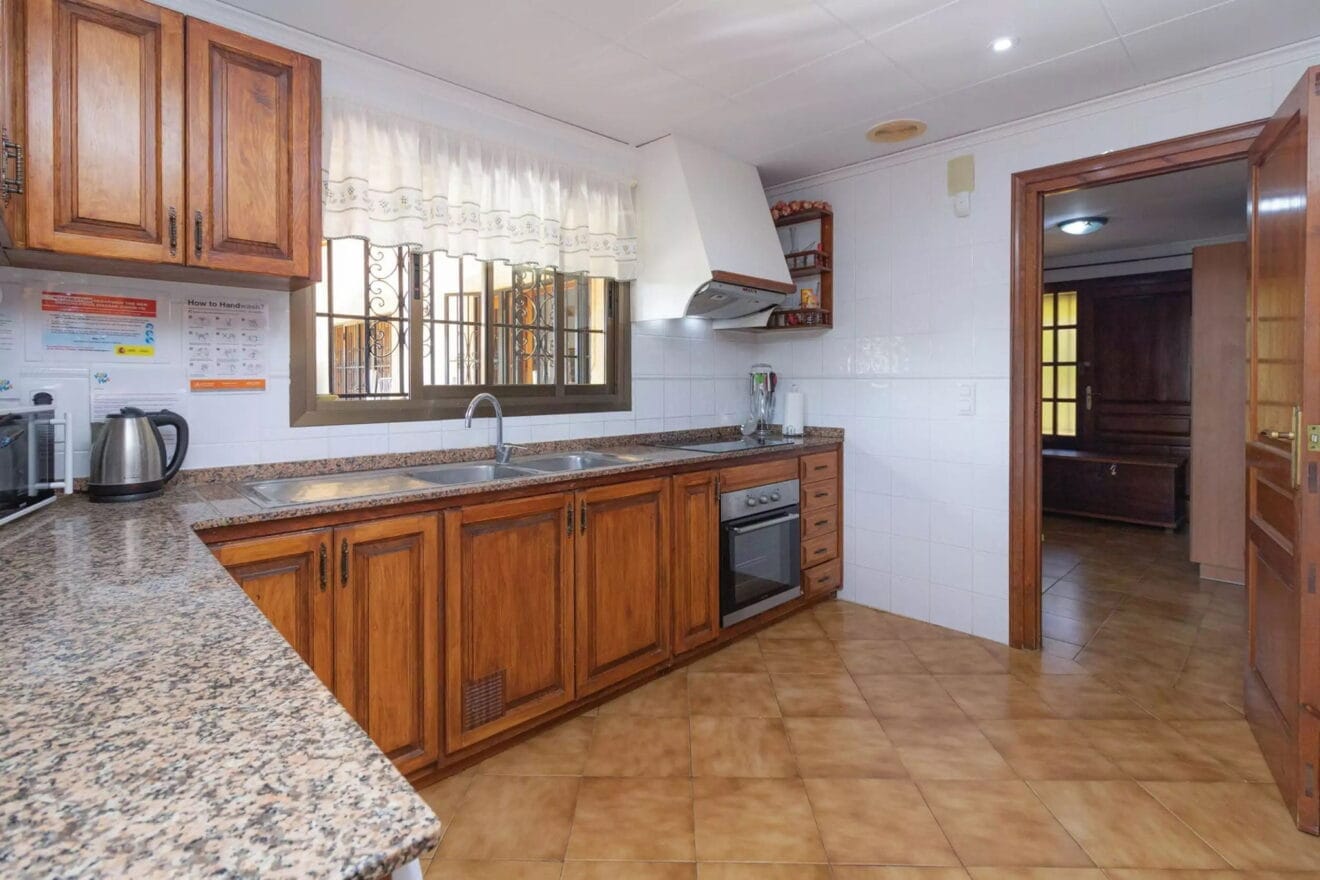 Cocina de una villa en venta en el campo en Jávea - Vicens Ash Properties