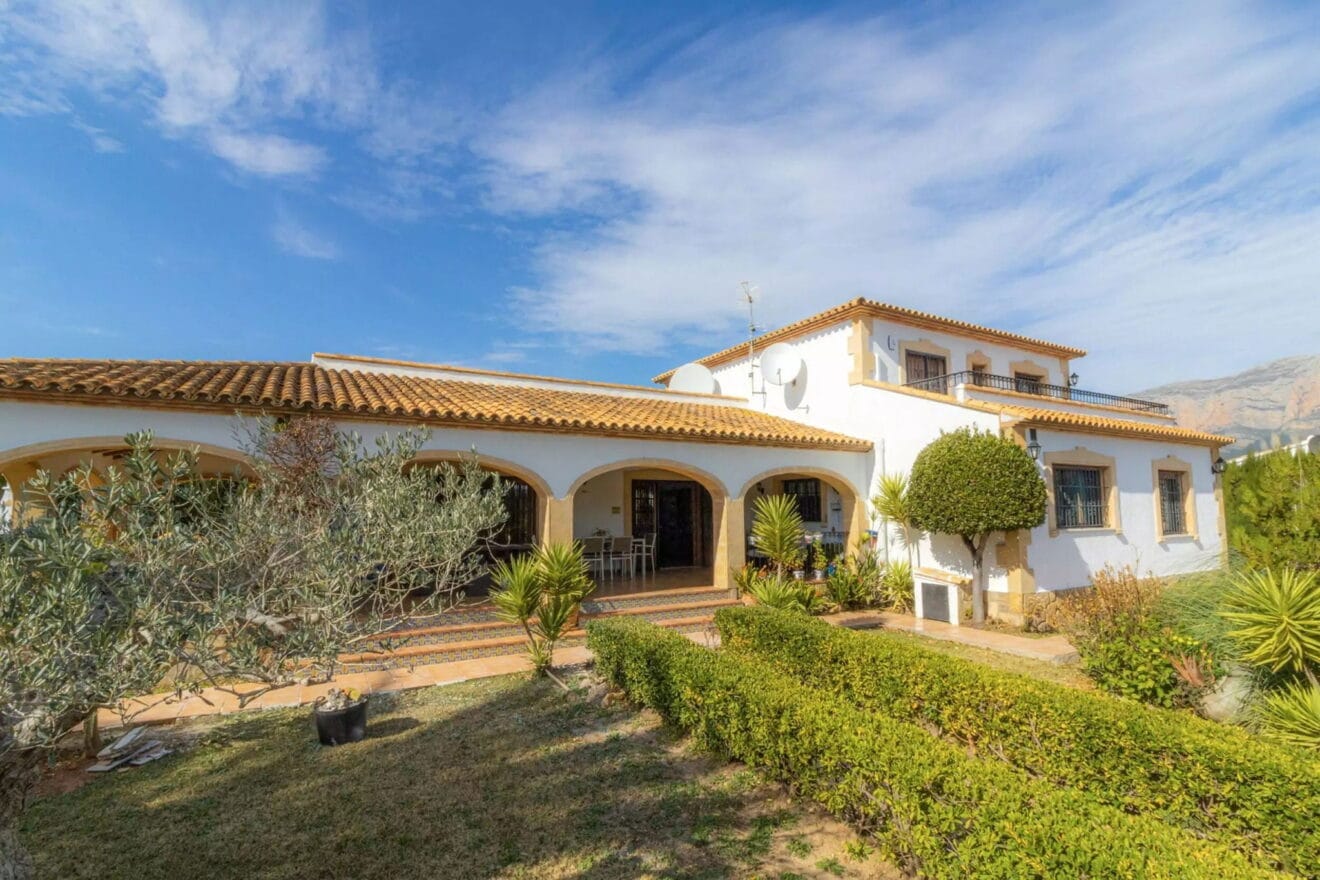 Exterior de una villa en venta en el campo en Jávea - Vicens Ash Properties