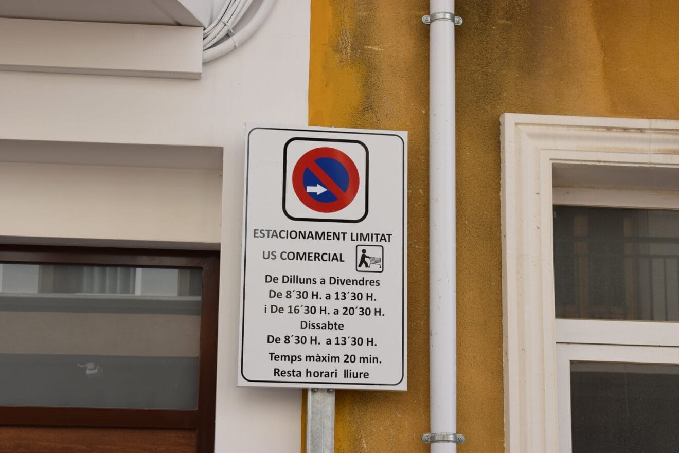 Horario reservado para carga y descarga en El Poble Nou de Benitatxell