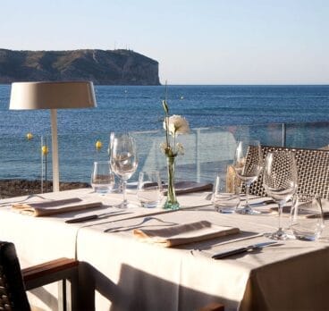Mesa con vistas en La Perla de Jávea