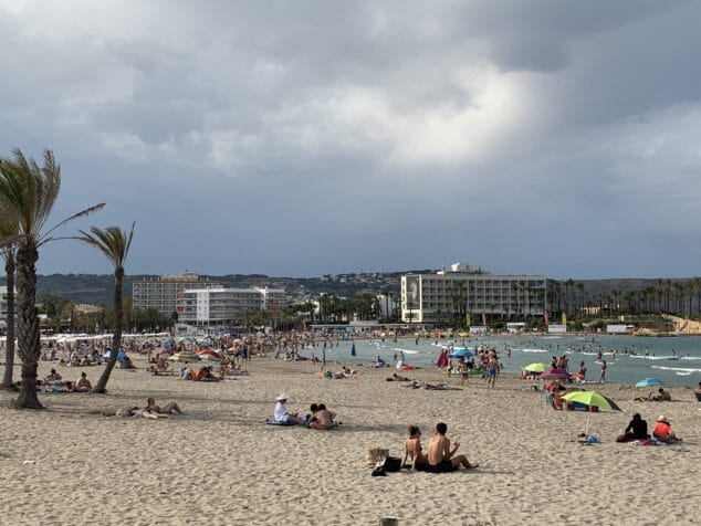 Imagen: Playa del Arenal en la fase de desescalada