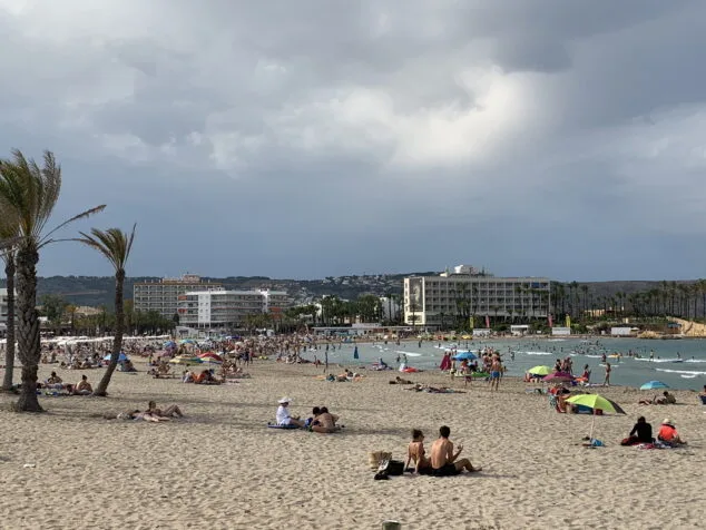 Imagen: Playa del Arenal en la fase de desescalada